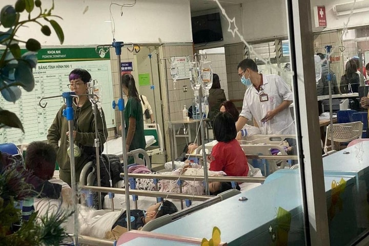 Hà Nội: 56 học sinh nhập viên sau chuyến đi dã ngoại
