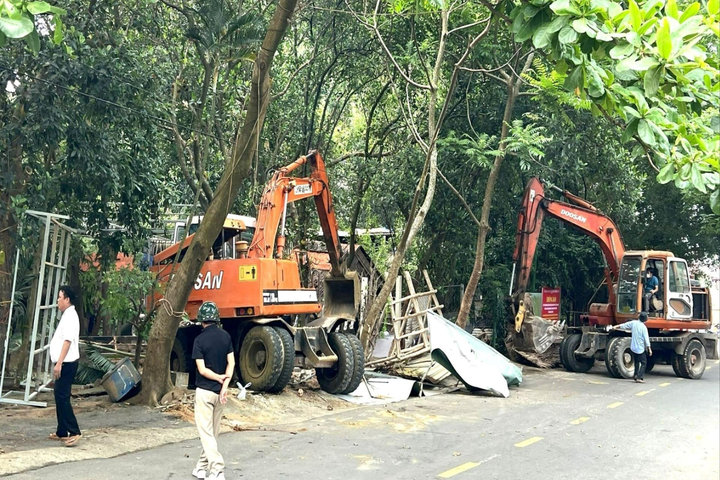Cưỡng chế tháo dỡ 58 nhà hàng, quán nhậu trái phép trên bán đảo Sơn Trà