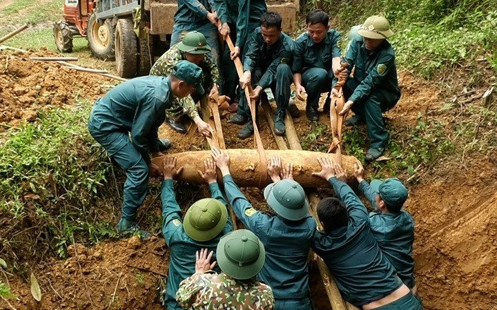 Tiêu hủy 2 quả bom được người dân phát hiện
