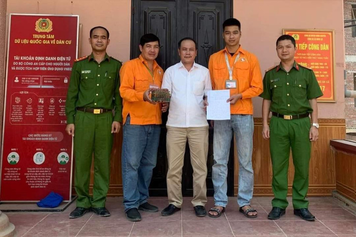 Nhân viên xe buýt trả lại 190 triệu đồng cho người đánh rơi