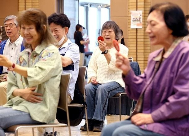 Nhật Bản: Học mỉm cười khi xã hội bắt đầu không đeo khẩu trang
