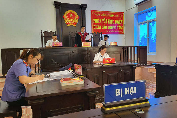 TAND huyện Ngọc Lặc xét xử trực tuyến 5 vụ án hình sự