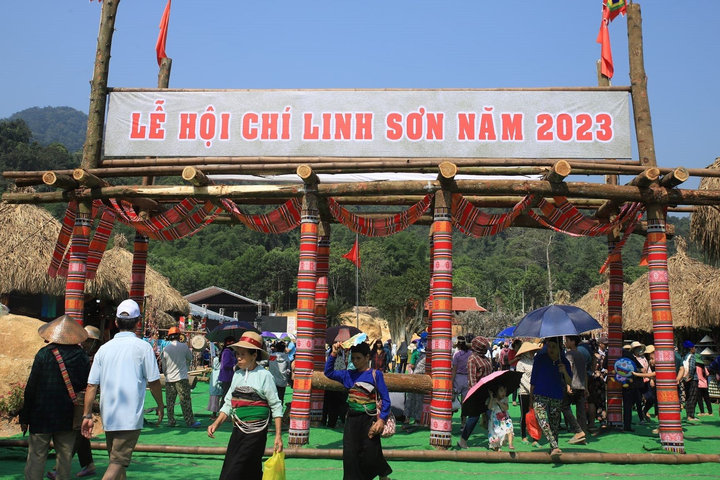 Tưng bừng Lễ hội Chí Linh Sơn
