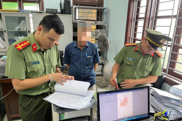 TT-Huế: Bắt giám đốc và trưởng phòng Ban quản lý rừng phòng hộ Hương Thủy