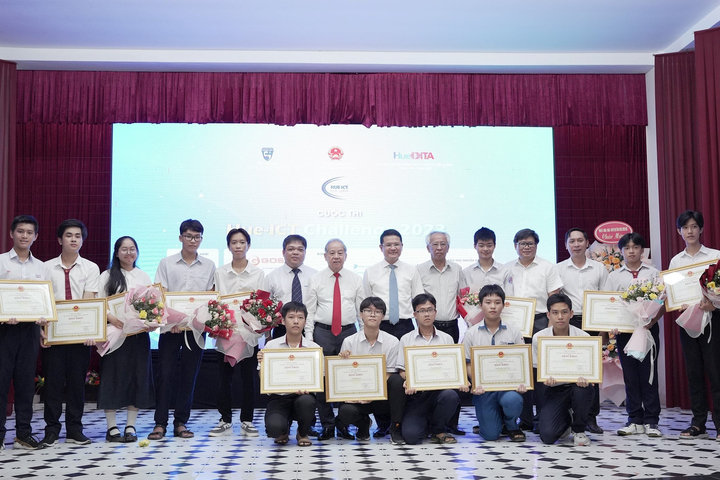 Trao giải sản phẩm sáng tạo Hue-ICT Challenge 2023