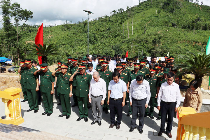 Khánh thành và bàn giao công trình Nhà tưởng niệm Liệt sỹ tại Thủy điện Rào trăng 3
