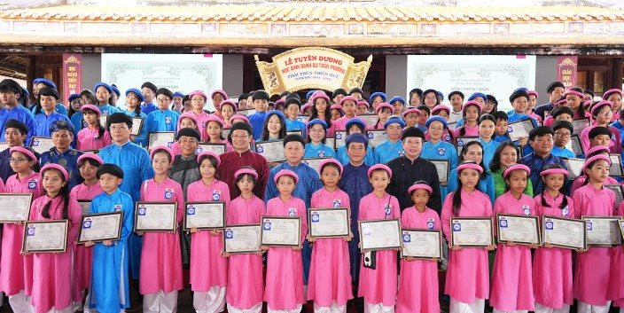Huế: Tuyên dương “Học sinh danh dự toàn trường” năm học 2022-2023
