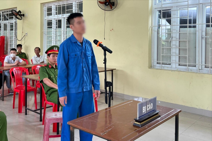 Đập phá quán nhậu để thu tiền “bảo kê”