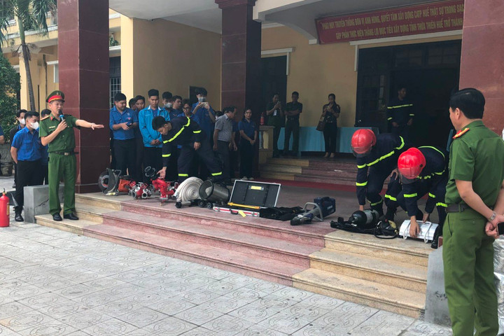 Tuyên truyền, thực hành kỹ năng PCCC cho người dân TP. Huế