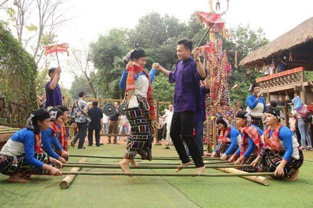 Triển lãm "Sắc màu các dân tộc Việt Nam"