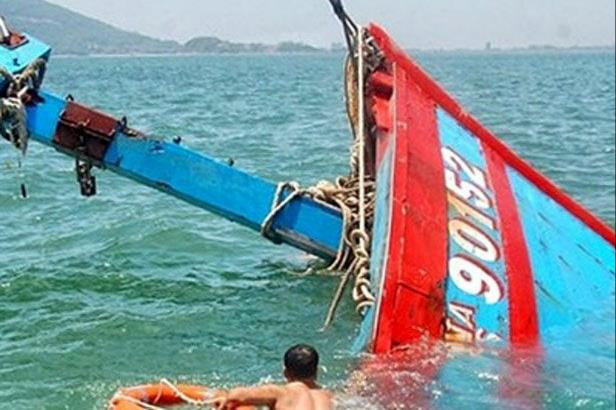 Quảng Nam tàu ngư dân bị chìm, 1 người chết, 14 người mất tích
