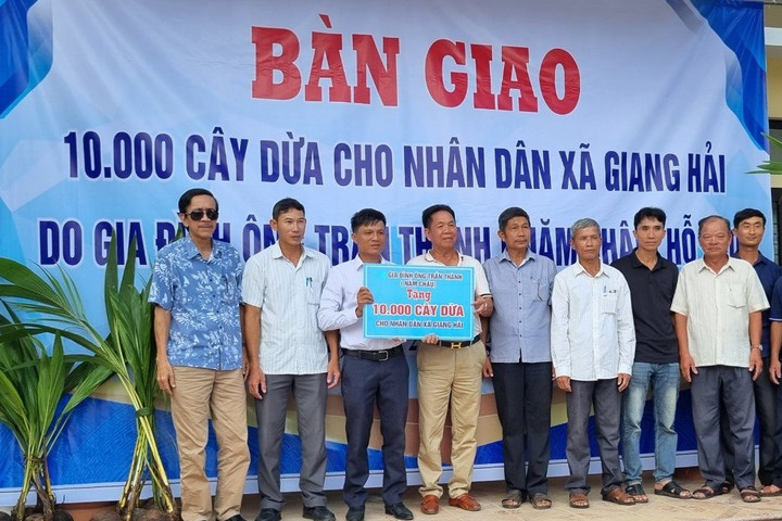 Hỗ trợ 10.000 cây dừa giống để cải tạo môi trường tại Thừa Thiên Huế