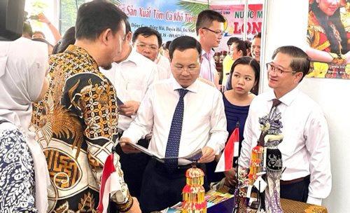 Khai mạc Hội chợ, triển lãm “Thành phố Cần Thơ - 20 năm thành tựu và phát triển”