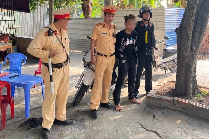 Dùng dao đâm liên tiếp khiến 2 người thương vong