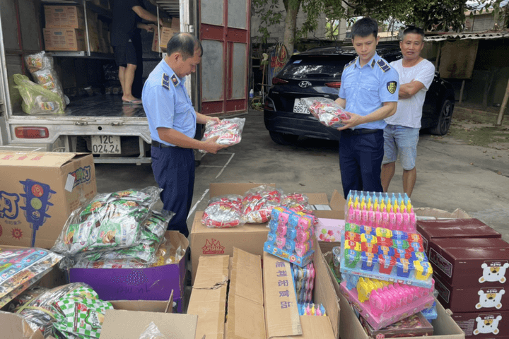 Cao điểm chống buôn lậu, gian lận thương mại trong dịp cuối năm 2023 và Tết Giáp Thìn năm 2024