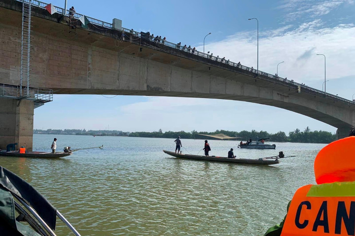 Tìm kiếm nam thanh niên để lại thư xin lỗi, nhảy cầu Quán Hàu trong đêm