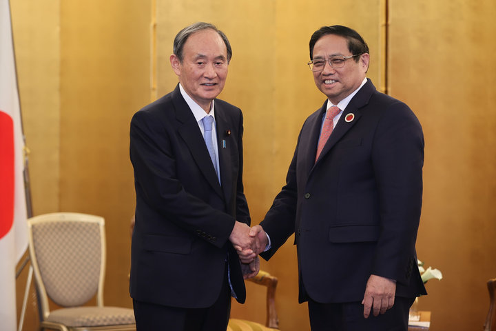 Thủ tướng Phạm Minh Chính tiếp nguyên Thủ tướng Nhật Bản Suga Yoshihide