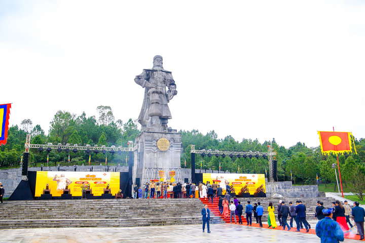 Lễ dâng hương kỷ niệm 235 năm ngày Nguyễn Huệ lên ngôi Hoàng đế
