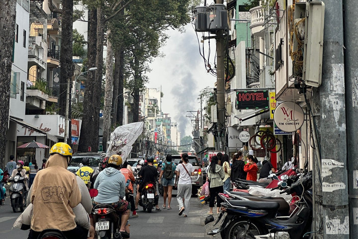 Cứu 1 người ra khỏi đám cháy do chập điện máy giặt