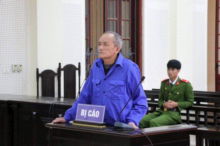 Lão nông lừa “chạy” việc vào ngành Công an để lấy tiền làm… móng nhà