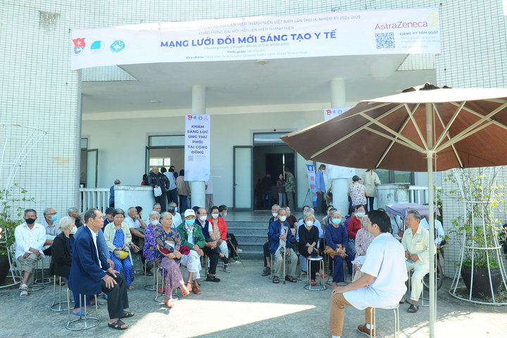 Khám, tầm soát phổi miễn phí cho hơn 600 người dân