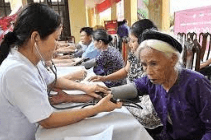 Hà Nội: Người cao tuổi từ 70 đến dưới 80 được hỗ trợ 100% mức đóng bảo hiểm y tế