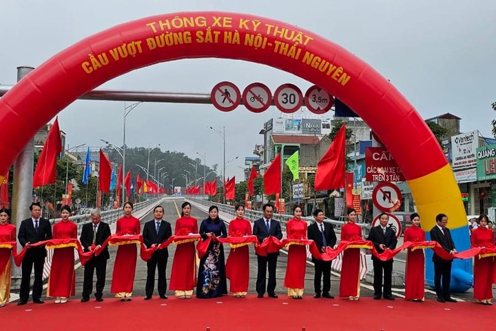 Khánh thành cầu vượt đường sắt hơn 100 tỷ đầu tiên tại Thái Nguyên