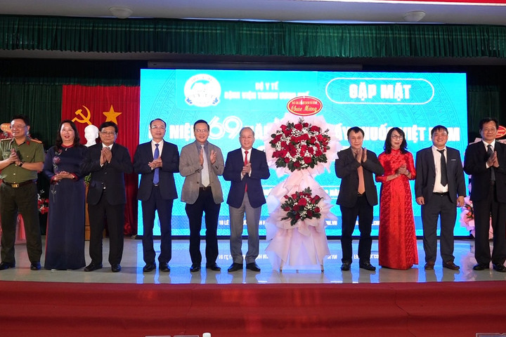 Bệnh viện Trung ương Huế tổ chức lễ kỷ niệm 69 năm ngày Thầy thuốc Việt Nam