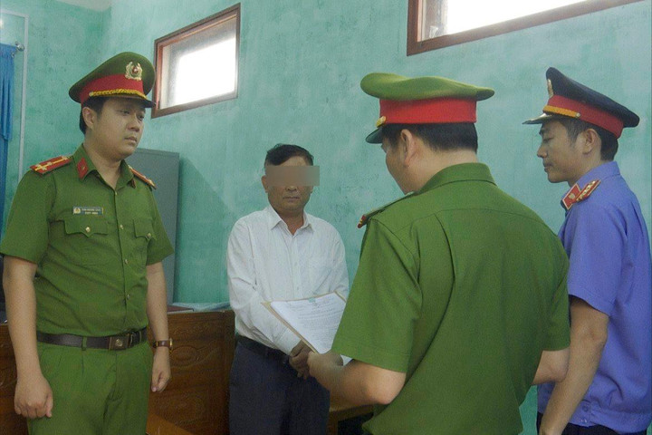 Để cấp dưới tham ô tài sản, nguyên Chủ tịch xã bị bắt tạm giam
