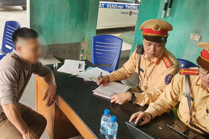 Phát hiện nhiều đối tượng dùng giấy phép lái xe giả
