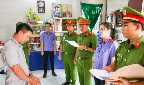 Bắt giữ đối tượng giả danh công an để lừa tình, lừa tiền nhiều cô gái