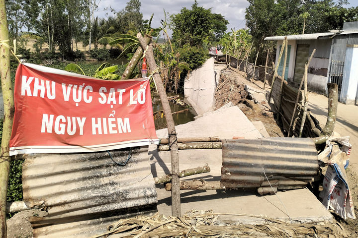 Bạc Liêu: Bao giờ mới khắc phục đoạn đường bị gãy đổ?