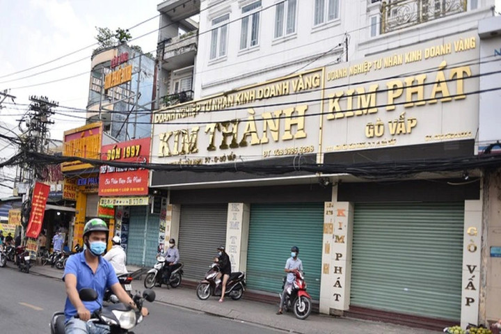 Giá vàng hôm nay 17/4: Hàng loạt tiệm vàng đóng cửa giữa cơn "sốt giá"