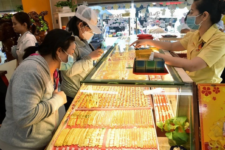 Giá vàng hôm nay 19/4: Nhà đầu tư nên bán chốt lời