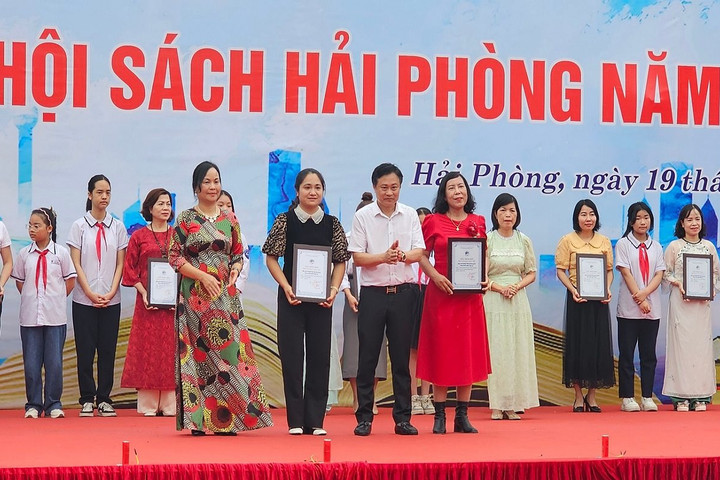 Hơn 20 gian hàng, gần 12.000 đầu sách tại Hội Sách Hải Phòng 2024