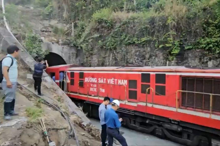 Hoàn thành thông tuyến đường sắt qua hầm Bãi Gió