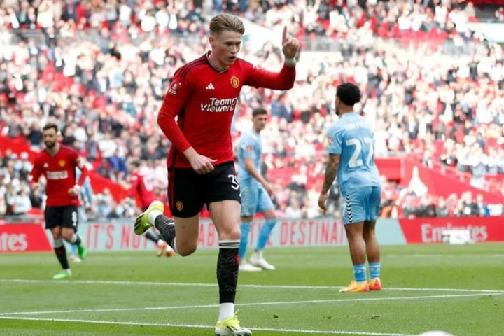 Man Utd vào chung kết FA Cup sau loạt luân lưu