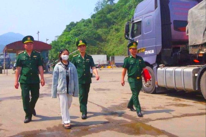 Giải cứu bé gái bị lừa bán ra nước ngoài