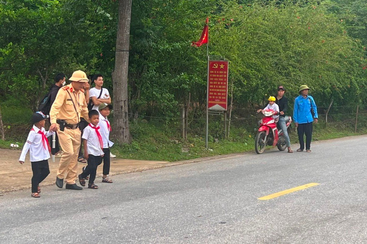 Quảng Bình: Trực chiến 100 quân số, bảo đảm an toàn cho Nhân dân đi lại trong dịp Lễ 30/4-1/5