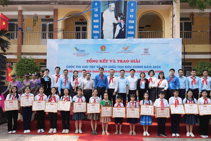 Trao giải cuộc thi sưu tập tem về Chiến thắng Điện Biên Phủ