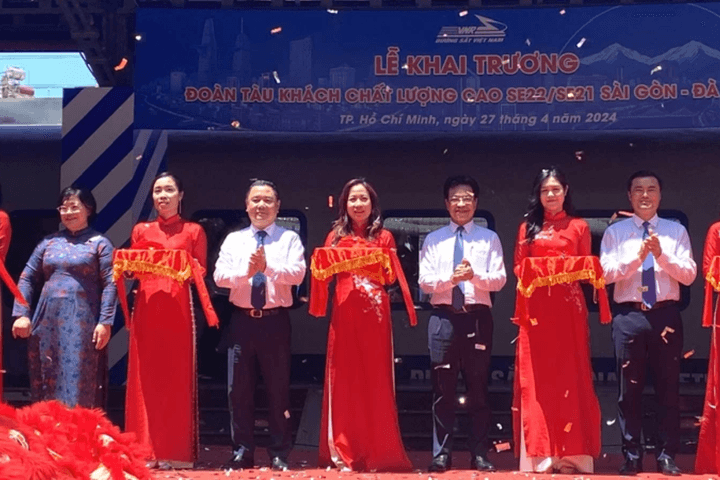 Đoàn tàu chất lượng cao Sài Gòn-Đà Nẵng chính thức đưa vào hoạt động