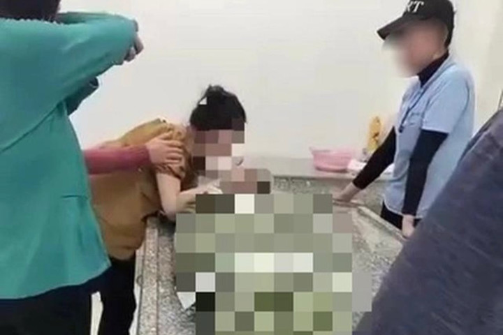 Tai nạn xe nâng hàng khiến nam công nhân tử vong thương tâm