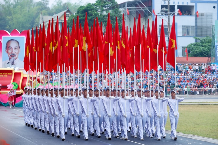Những hình ảnh ấn tượng tại Lễ diễu binh, diễu hành kỷ niệm 70 năm Chiến thắng Điện Biên Phủ