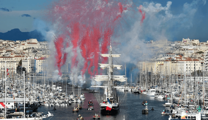 Ngọn lửa Olympic cập cảng Marseille