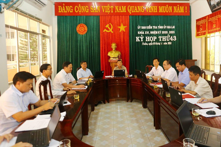 Cảnh cáo nguyên Chủ tịch UBND huyện Chư Sê vì để khiếu kiện kéo dài