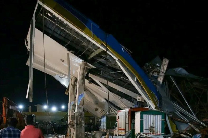 Sập biển quảng cáo khiến nhiều người thương vong ở Mumbai