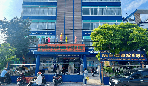Bé trai 5 tuổi bị cô giáo Trường MN Việt Úc 'quờ tay' làm bầm tím má