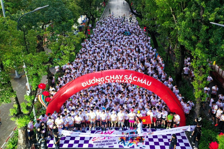 Sôi nổi “Đường chạy sắc màu” ở Huế