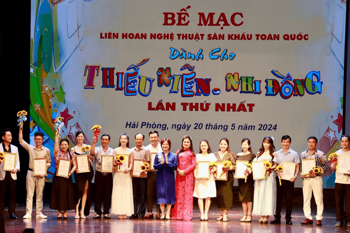 7 vở diễn đoạt Huy chương Vàng, bạc, liên hoan sân khấu dành cho thiếu niên, nhi đồng