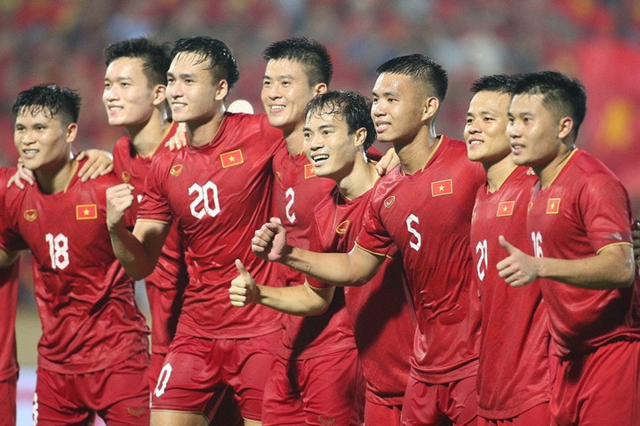 ĐT Việt Nam bất ngờ thăng hạng trên BXH FIFA